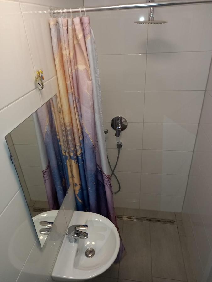 Neubau Appartement Mit Terasse, Privater Eingang,Parkplatz,Kueche Fuerth Exterior photo