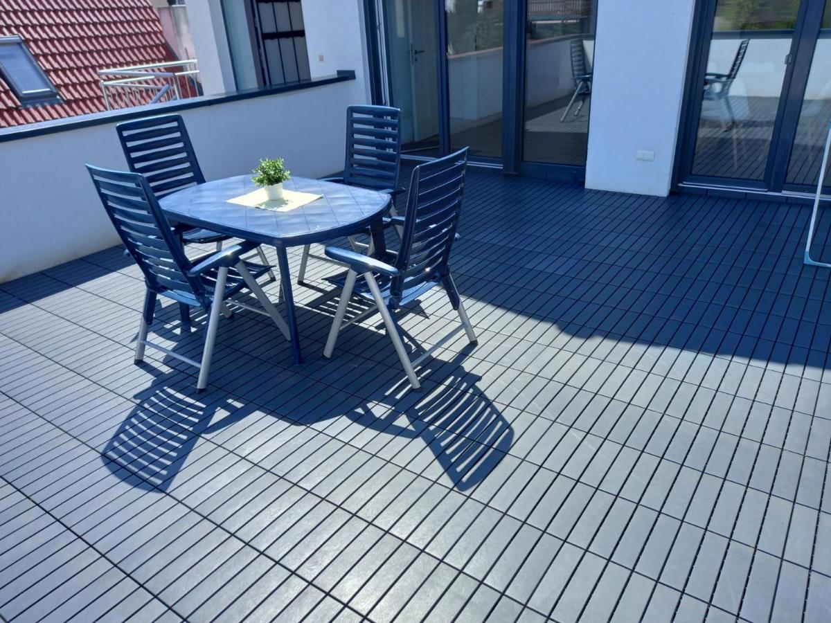 Neubau Appartement Mit Terasse, Privater Eingang,Parkplatz,Kueche Fuerth Exterior photo