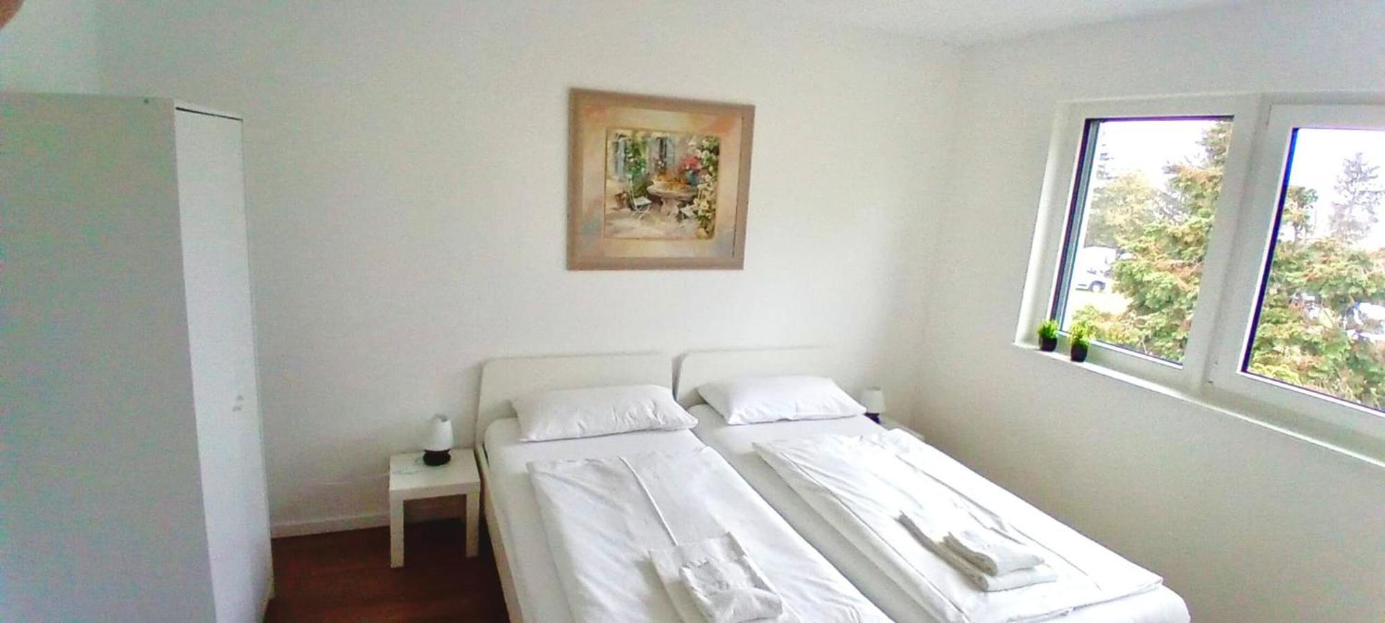 Neubau Appartement Mit Terasse, Privater Eingang,Parkplatz,Kueche Fuerth Exterior photo